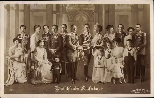 Ak Deutsches Kaiserhaus unter Kaiser Wilhelm II., Auguste Viktoria, Gruppenportrait