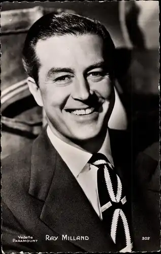 Ak Schauspieler Ray Milland, Portrait im Anzug, Paramount Pictures
