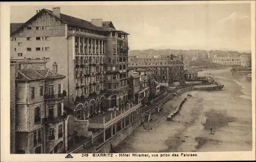 Ak Biarritz Pyrénées Atlantiques, Hotel Miramar, vue prise des Falaises