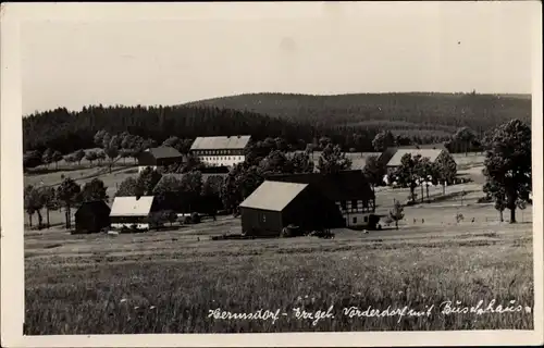 Foto Ak Hermsdorf Erzgebirge, Vorderdorf mit Buschhaus, Feld