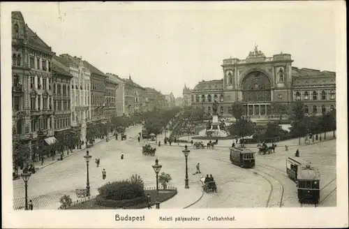 Ak Budapest Ungarn, Ostbahnhof, Straßenbahnen