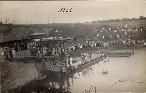 Foto Ak Aschersleben im Salzlandkreis, Schwimmer an der Tonkuhle, 1925