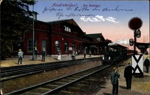 Ak Neudietendorf in Thüringen, Bahnhof, Gleisseite, Dampflok