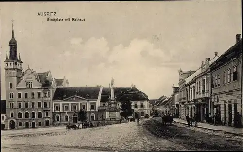 Ak Hustopeče Auspitz Südmähren, Stadtplatz mit Rathaus