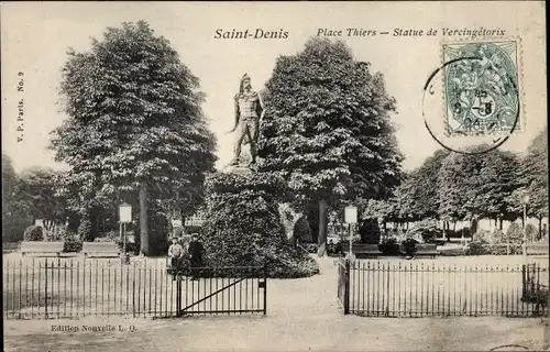 Ak Saint Denis Seine Saint Denis, Place Thiers, Statue de Vercingetorix