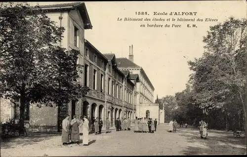 Ak Alfort Val de Marne, Ecole d'Alfort, Le Batiment des etudes et le batiment des Eleves