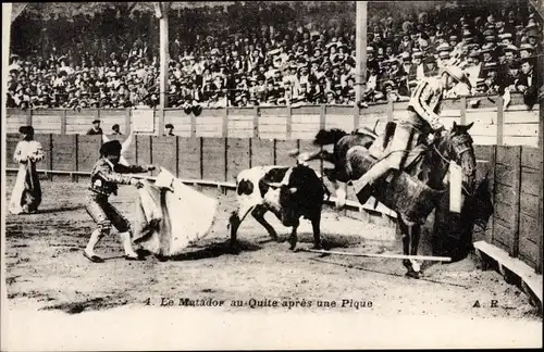 Ak Stierkampf, Corrida de Toros, Matador au Quite après une Pique