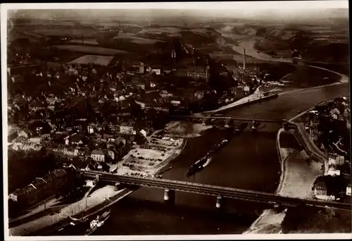 Ak Meißen an der Elbe, Fliegeraufnahme vom Ort mit Elbe, Brücke