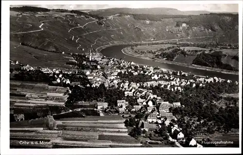 Ak Kröv an der Mosel, Fliegeraufnahme vom Ort