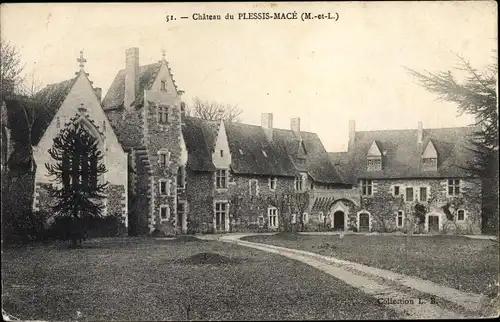 Ak Le Plessis Mace Maine et Loire, Le Chateau