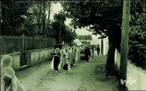 Ak Guéthary Pyrénées Atlantiques, Procession