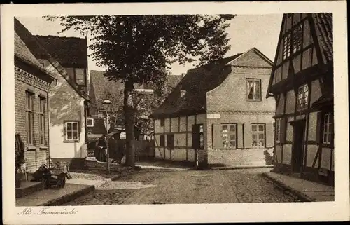 Ak Travemünde Lübeck Schleswig Holstein, Straßenpartie im Ort, Fachwerkhäuser