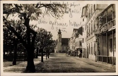 Ak Aschach an der Donau Oberösterreich, Straßenpartie, Kirche