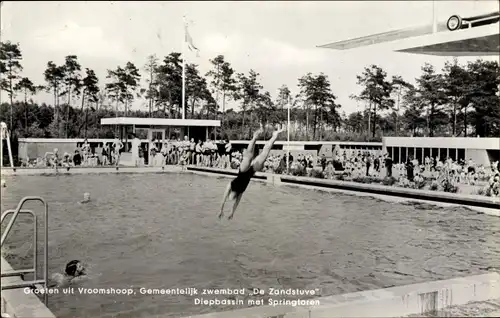 Ak Vroomshoop Twenterand Overijssel Niederlande, Partie im Schwimmbad De Zandstuve, Turmsprung