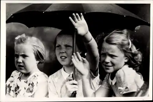 Ak Töchter der Königin Juliana von Niederlanden, Prinzessinnen Beatrix, Irene und Margriet, 1948