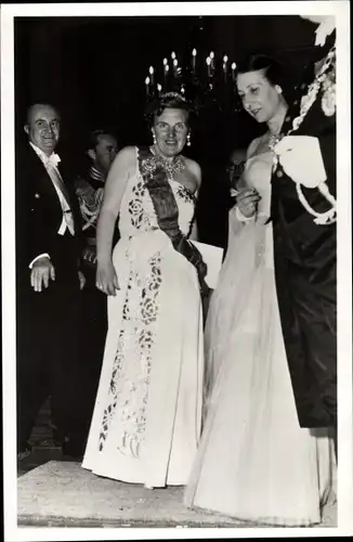 Ak Königin Juliana von Niederlanden im Abendkleid, Ball, 1950