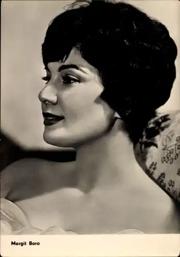 Ak Schauspielerin Margit Bara, Portrait