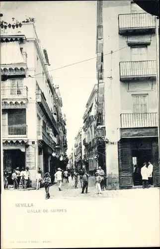 Ak Sevilla Andalusien Spanien, Calle de las Sierpes, Geschäfte, Wohnhäuser, Anwohner