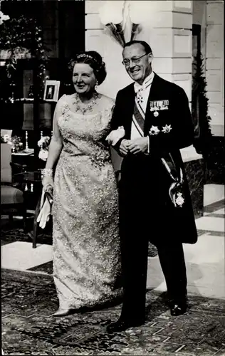 Ak Königin Juliana von Niederlanden mit Gemahl Bernhard, 1962