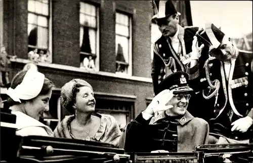 Ak Den Haag Südholland, Kon. familie tijdens rijtoer op Prinsjesdag 1958, Königin Juliana