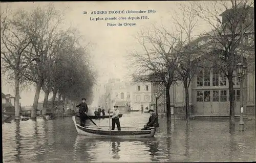 Ak Angers Maine et Loire, Inonde 1910, La plus grande crue depuis 1711, Place du Cirque