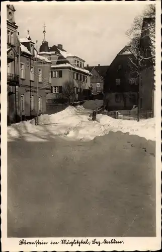 Ak Bärenstein Altenberg Osterzgebirge, Winter im Ort, schneebedeckte Straße