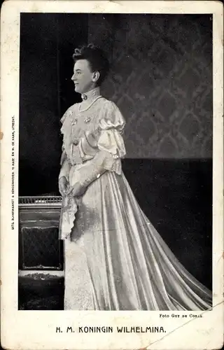 Ak Königin Wilhelmina der Niederlande, Portrait mit Fächer