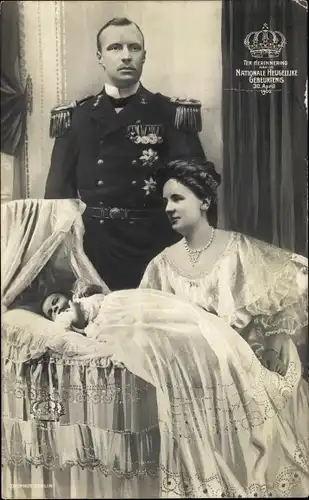 Ak Königin Wilhelmina der Niederlande, Heinrich zu Mecklenburg, Prinzessin Juliana, Uniform, Orden