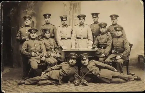 Foto Ak Deutsche Soldaten in Uniformen, Gruppenaufnahme, Fotograf L. God, Amberg