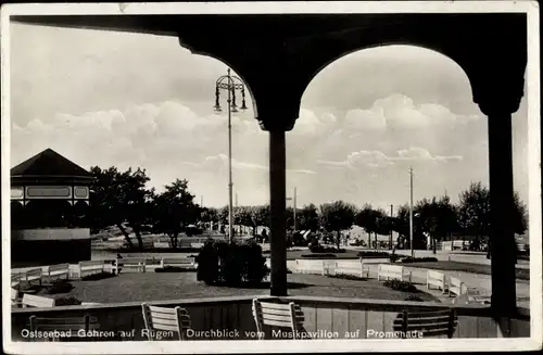 Ak Ostseebad Göhren auf Rügen, Durchblick von Musikpavillon auf Promenade