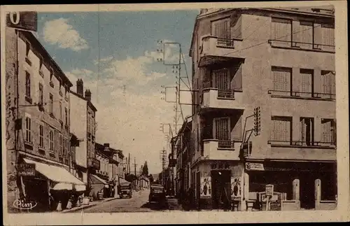Ak Balbigny Loire, Le Carrefour et l'Avenue de la Gare