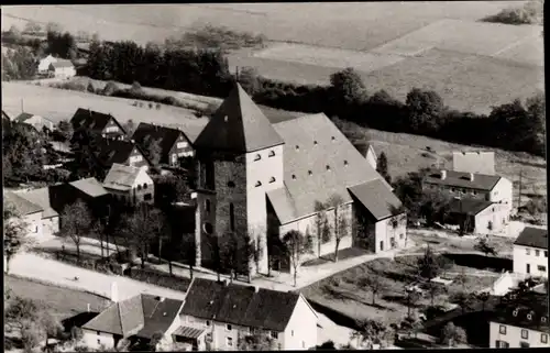 Ak Frielingsdorf Lindlar im Oberbergischen Kreis, Fliegeraufnahme, Kirche