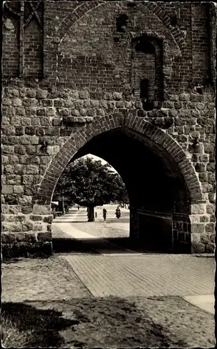 Ak Prenzlau in der Uckermark, Blick durch das Blindower Tor