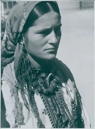 Foto Kroatien, Frau in typischer Tracht