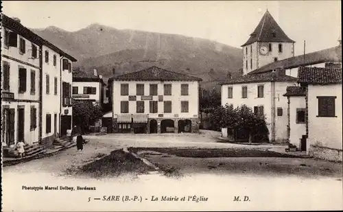 Ak Sare Pyrénées Atlantiques, La Mairie et l'Eglise