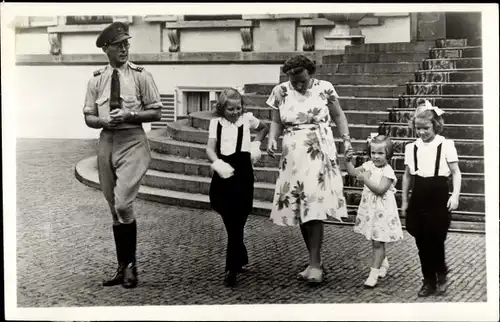 Ak Soestdijk Utrecht Niederlande, Königin Juliana der Niederlande, Prinz Bernhard, Beatrix, Irene