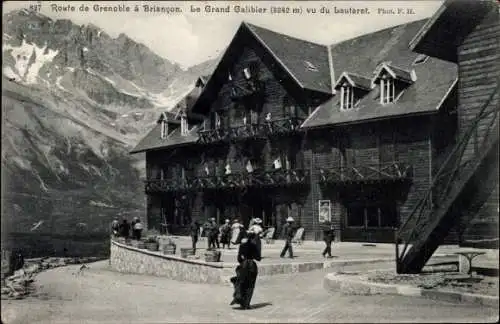 Ak Hautes Alpes, Route de Grenoble a Briancon, Le Grand Galibier vu du Lautaret