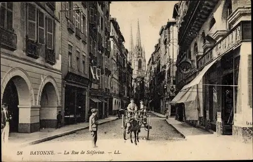 Ak Bayonne Pyrénées Atlantiques, La Rue de Solferino