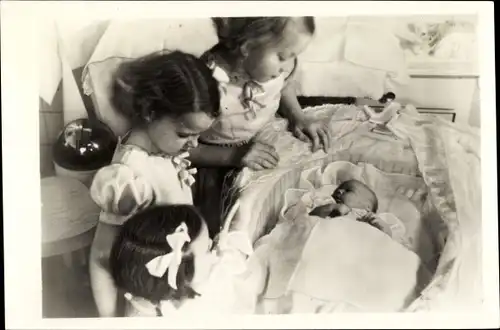 Ak Soestdijk Utrecht, Prinzessinnen Beatrix, Irene, Margriet, Christina im Babybett