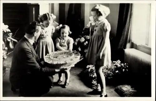 Ak Soestdijk Utrecht, Prinz Bernhard der Niederlande, Prinzessinnen Beatrix, Irene, Margriet