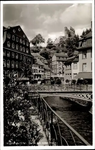 Ak Monschau Montjoie in der Eifel, Partie am roten Haus, Brücke