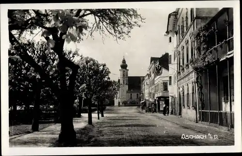 Ak Aschach an der Donau Oberösterreich, Straßenpartie, Kirche