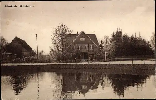 Ak Hoisdorf in Schleswig Holstein, Schulheim Holstentor, Wasserpartie