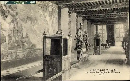 Ak Brissac Maine et Loire, Chateau, Interieur, la Salle des Gardes du Chateau, Sänften
