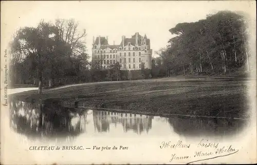 Ak Brissac Maine et Loire, Chateau, vue prise du Parc