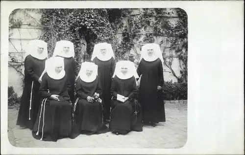 Foto Ak Gruppenaufnahme von Nonnen