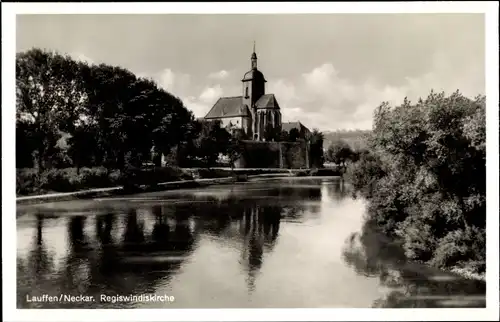 Ak Lauffen am Neckar Kreis Heilbronn, Flusspartie mit Blick zur Regiswindiskirche