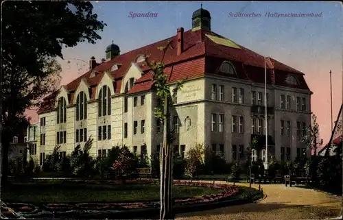 Ak Berlin Spandau, Städtisches Hallenschwimmbad