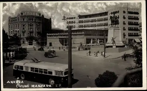 Foto Ak Ankara Türkei, Oberleitungsbus, Umumi Manzara, Reiterstandbild
