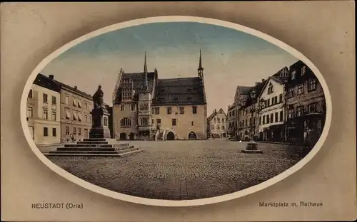 Passepartout Ak Neustadt an der Orla, Marktplatz mit Rathaus, Denkmal